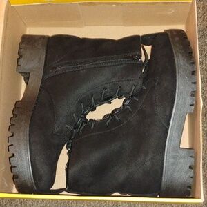 Rouge black suede lace-up boots 7.5 NEW